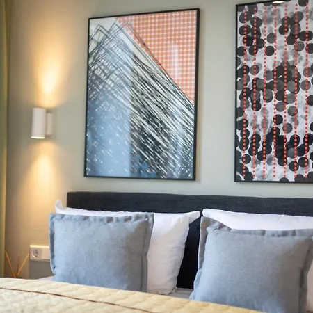 מלון דירות Bright Center 3*