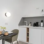 Bright Center Apartmanhotel