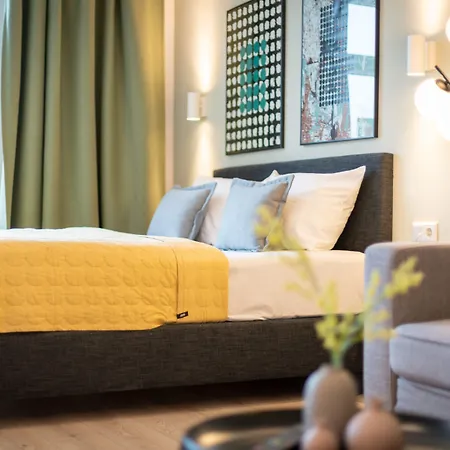 Bright Center Aparthotel 3*