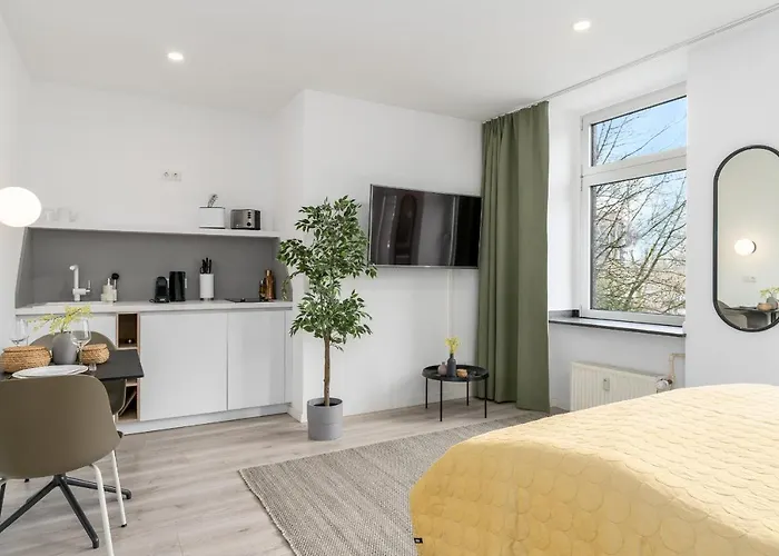 Bright Center Aparthotel 3*