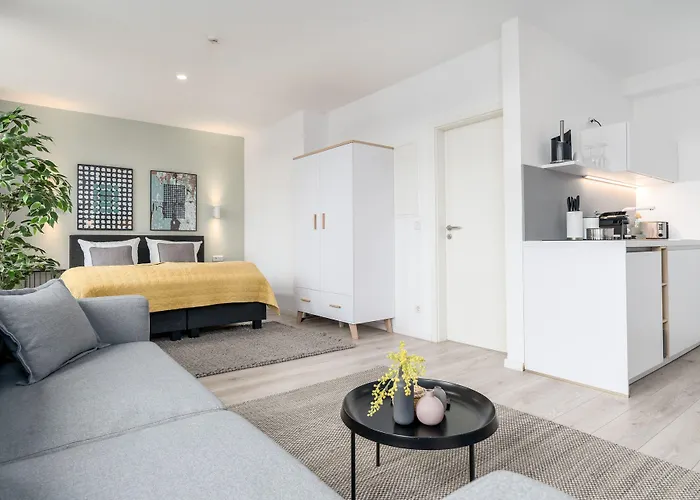 Bright Center Aparthotel 3*